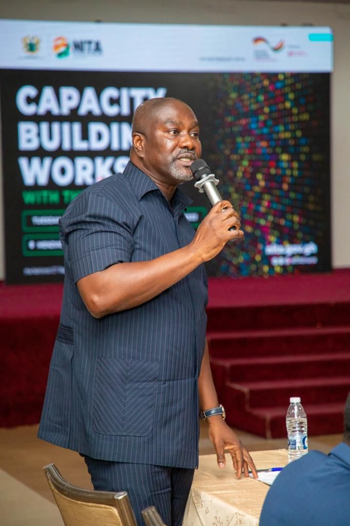 A resource person addresses media practitioners at the workshop.